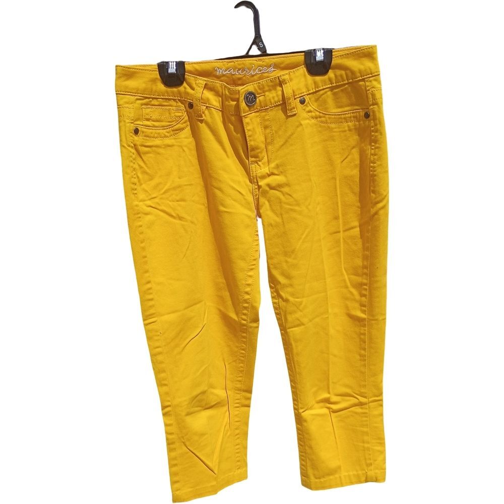 Maurices Bright Yellow capri's Women's Size 5/6